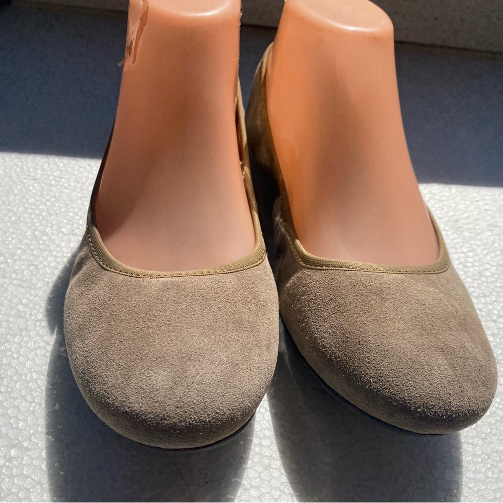 Born Women’s Tan Suede Leather Slip On Ballet Shoes Size 8M - Picture 2 of 14
